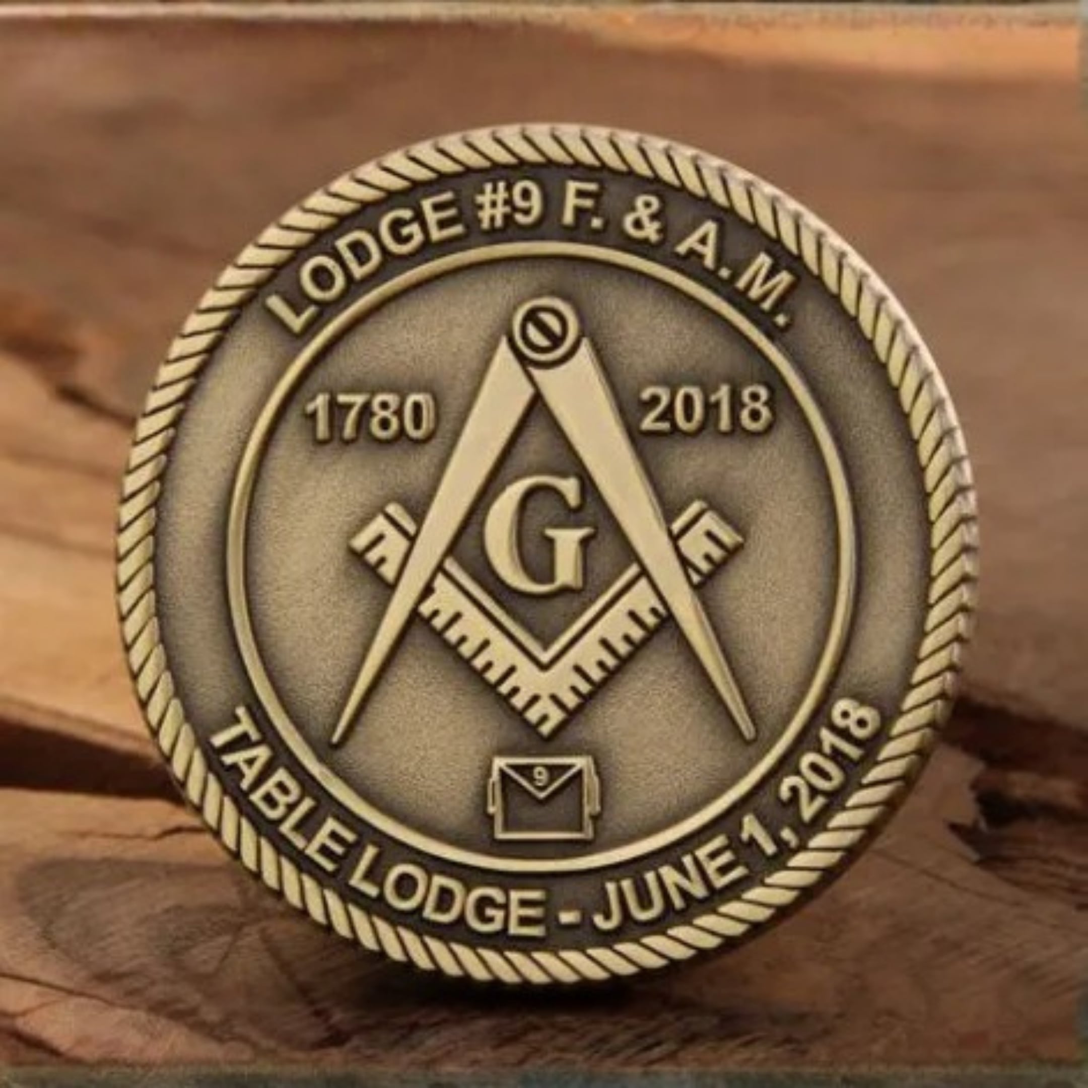 Custom lapel pin showcase 1